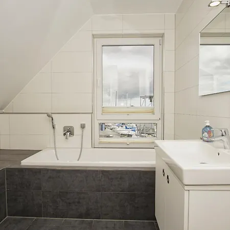 Hafennahes Mit Terrasse Und Meerblick - Timpete Steuerbord